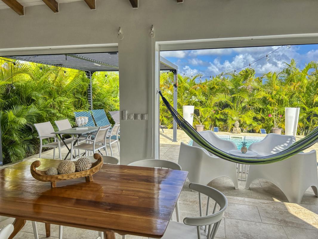 8.Location Villa piscine Saint François Guadeloupe_Pièce de vie